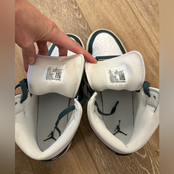 Nike Women’s Air Jordan 1 Mid - Picture 5 of 6